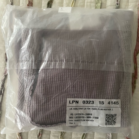 NWT FABLETICS cable knit long sleeve crop top - Picture 4 of 4